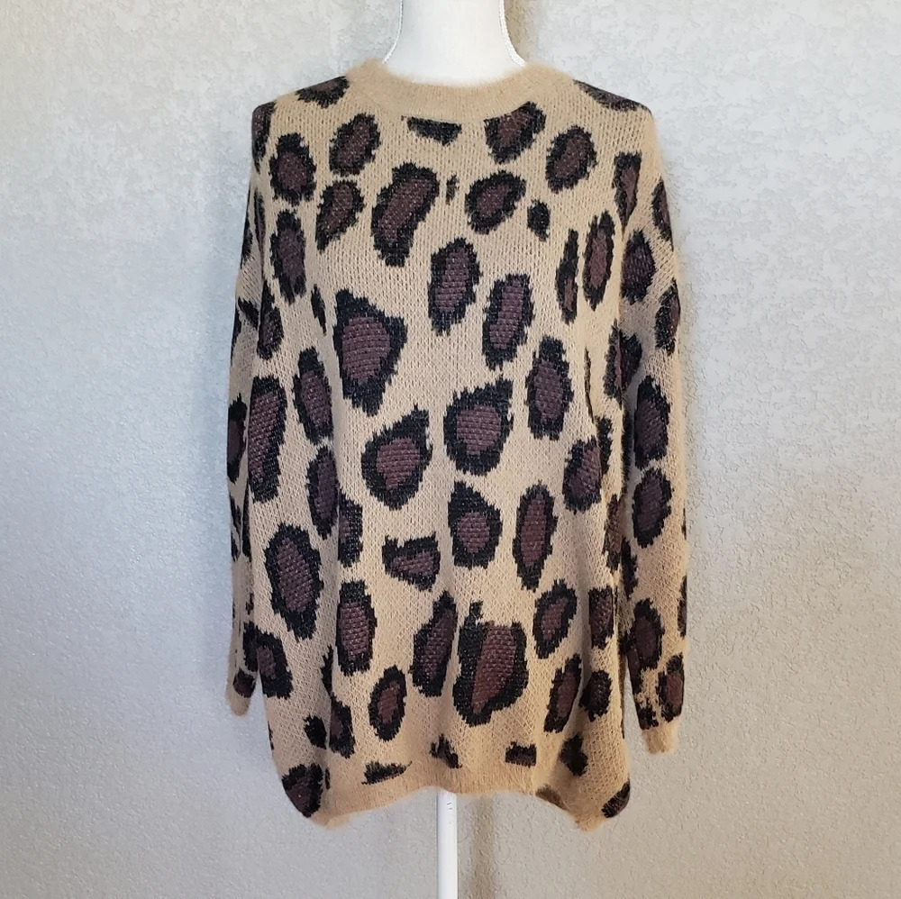 Altar'd State leopard print fuzzy oversized sweater Size XS / S. NEW - Picture 1 of 12